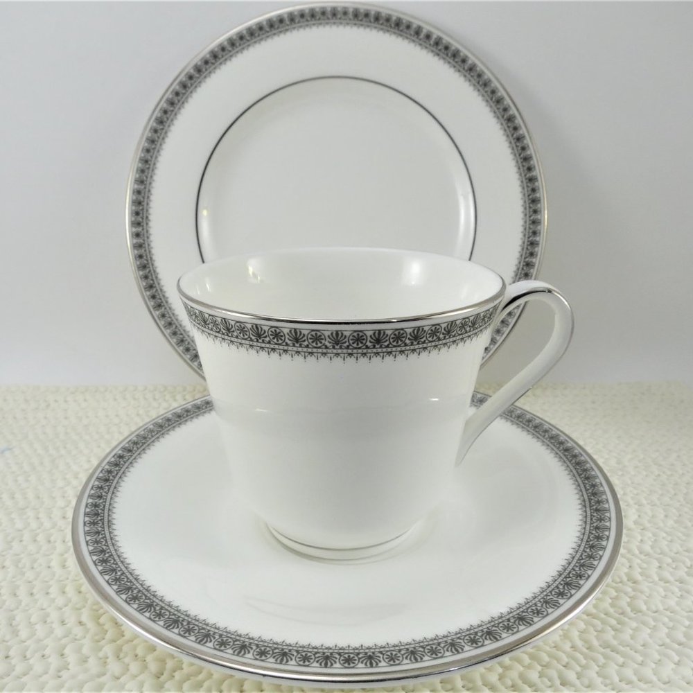 Vintage Royal Doulton RAVENSWOOD Tea Cup Trio Set H5008 Bone China England - Picture 2 of 8